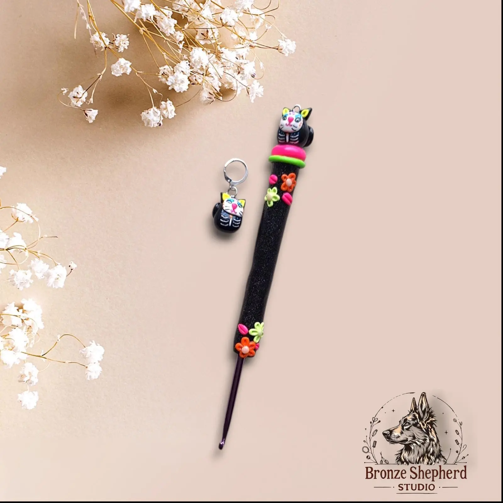 Polymer clay sugar skull kitty cat crochet hook / day of the dead crochet hook / clay colorful skull cat crochet hook knitting accessory
