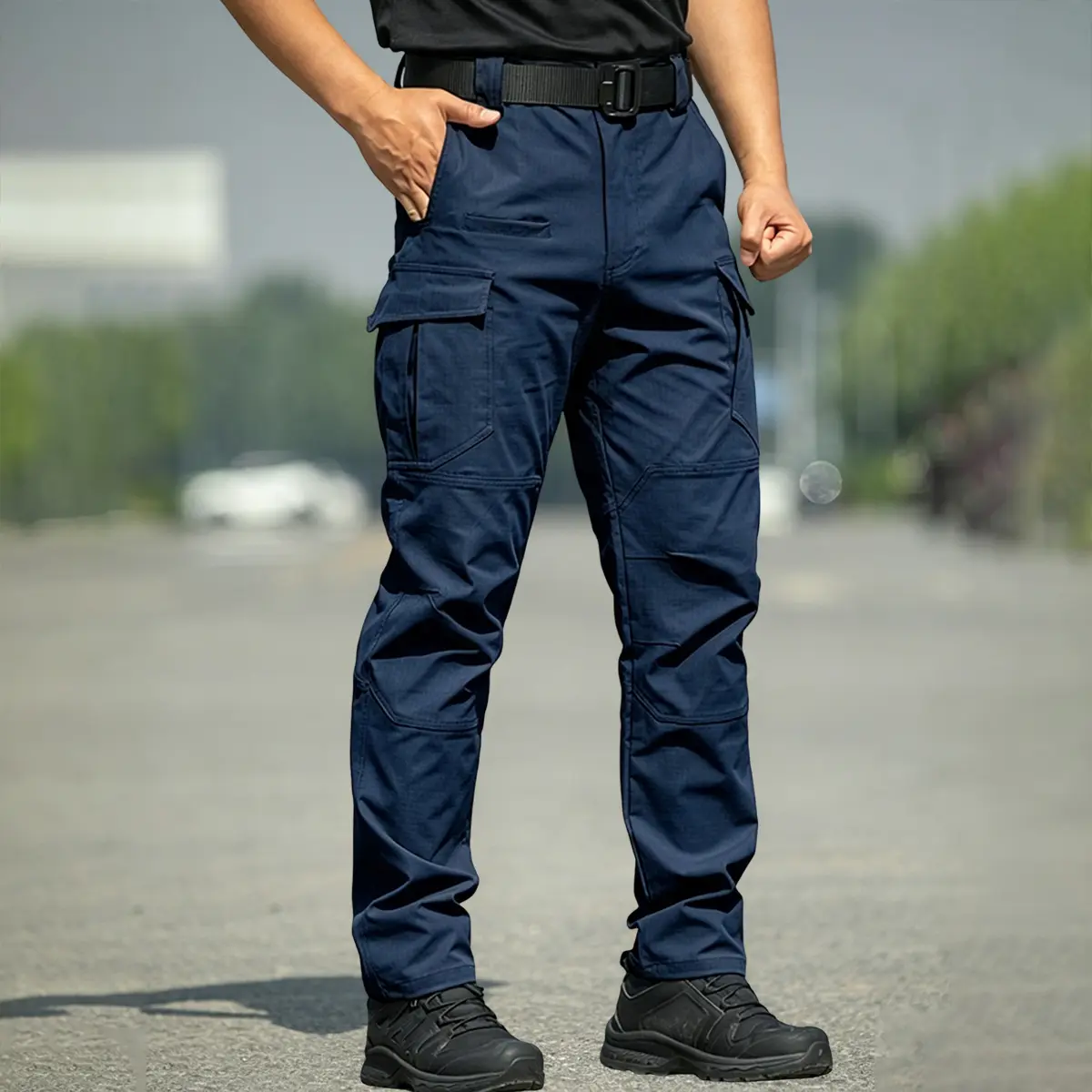 Men’s tactical cargo pants with multiple pockets, durable and sturdy, suitable for outdoor hiking and construction work; multifunctional outdoor work pants for spring, autumn, and summer seasons; solid color design; machine washable.