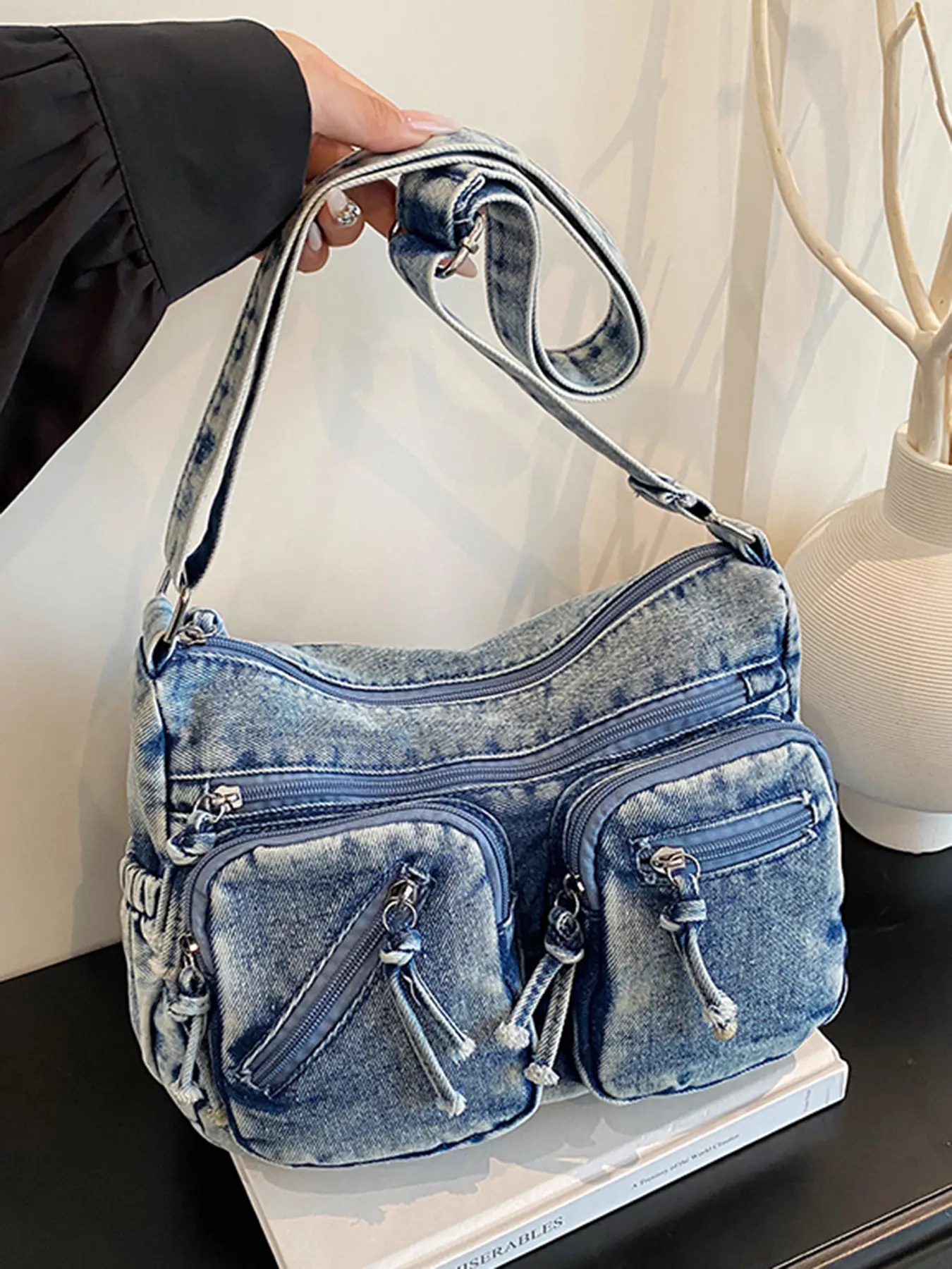 Women's denim bag, Crossbody purses, lightweight, simple, personalized, zipper closure women's crossbody bag, classic style, suitable for commuting, shopping, dating, parties, outings and other occasions