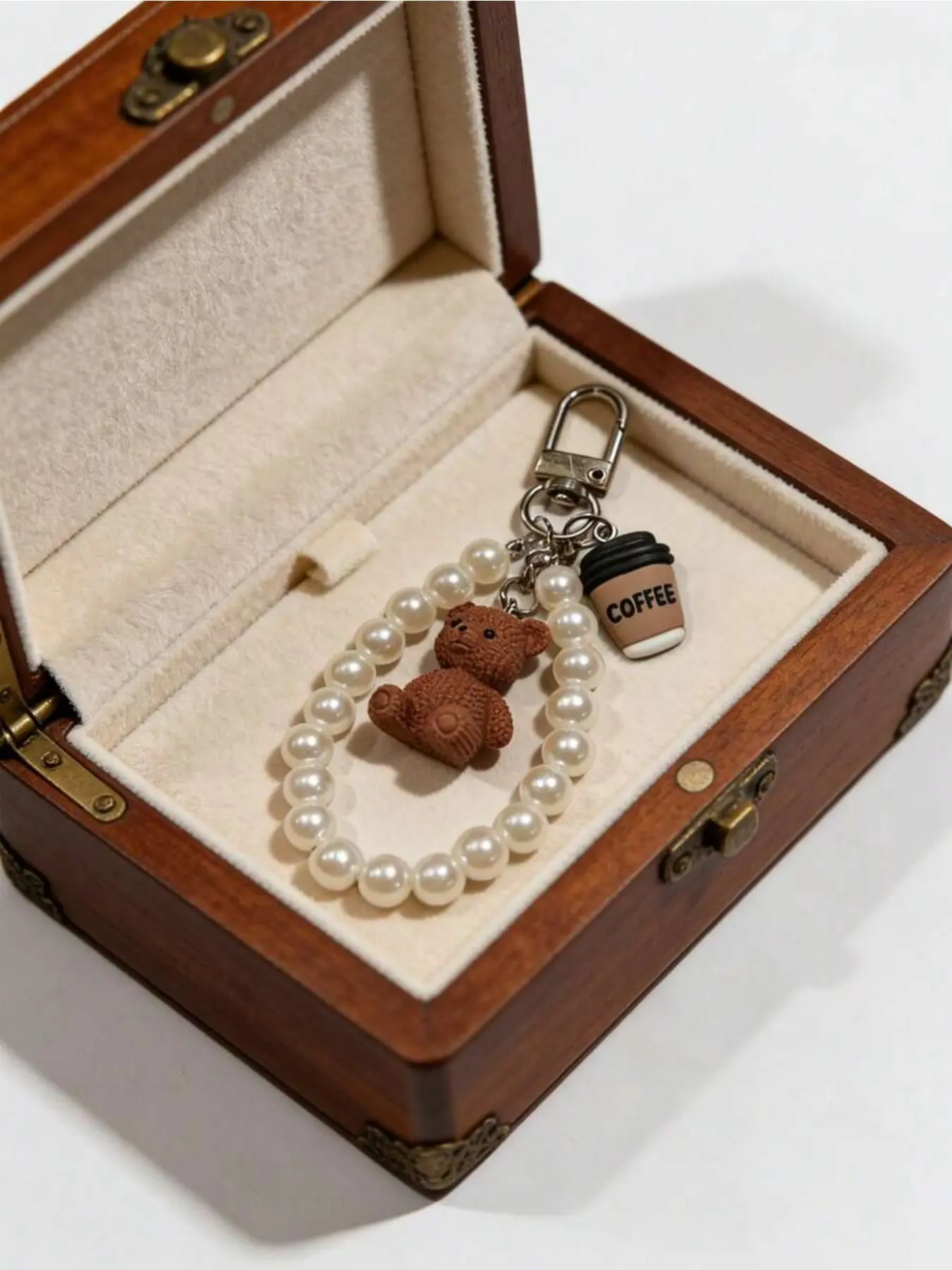 Coffee Teddy Bear Keychain Pendant with Pearl Pendant, Cute Bear Pendant, Coffee Bean and Chocolate Design, Fashionable Handbag Accessory Keychain, Suitable for Women and Girls