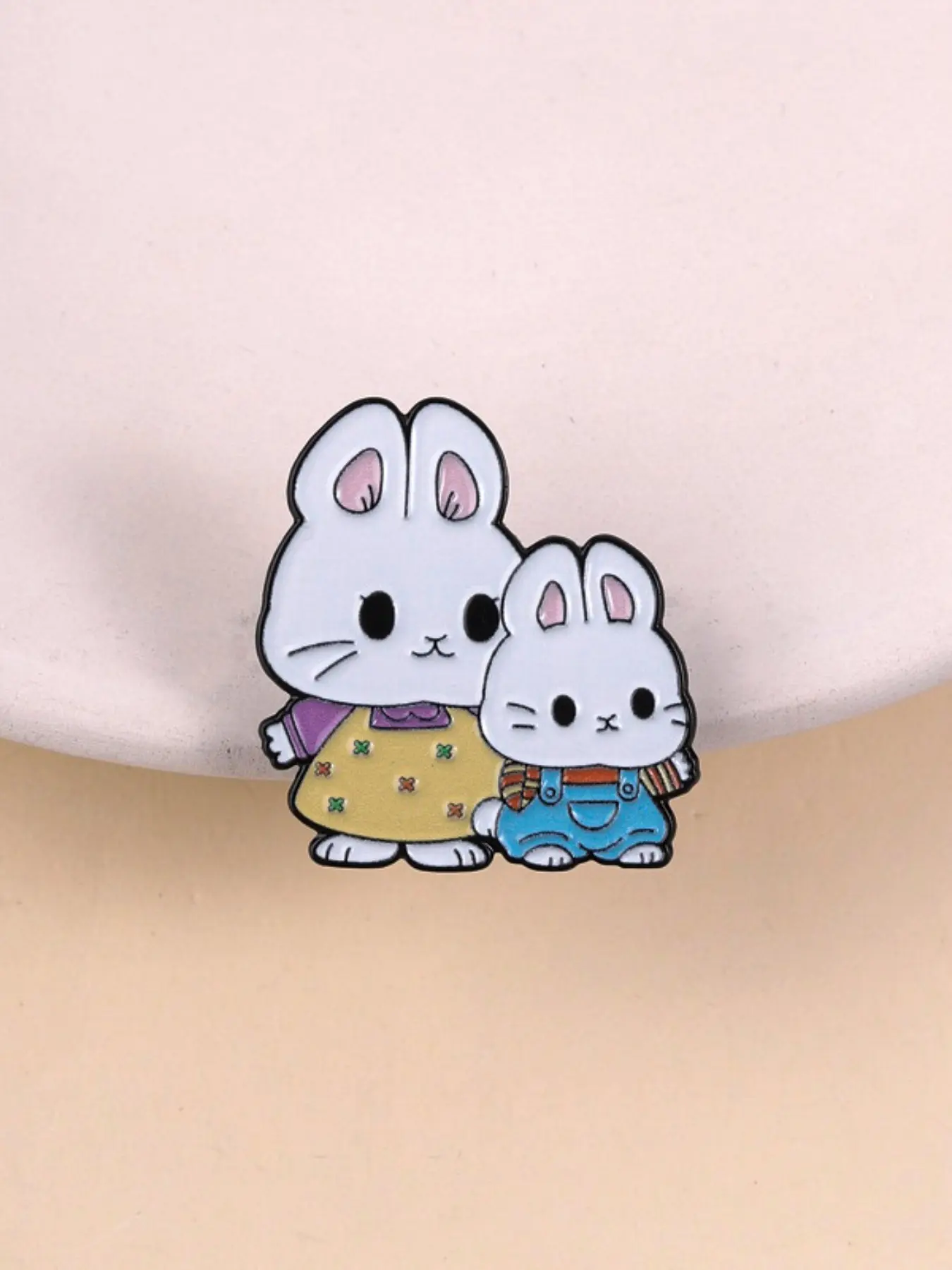 Mother Rabbit & Baby Theme Enamel Pin, Adorable Cute Bunny Family Hugging Design, Sweet Cartoon Style Accessory, Perfect for Kids