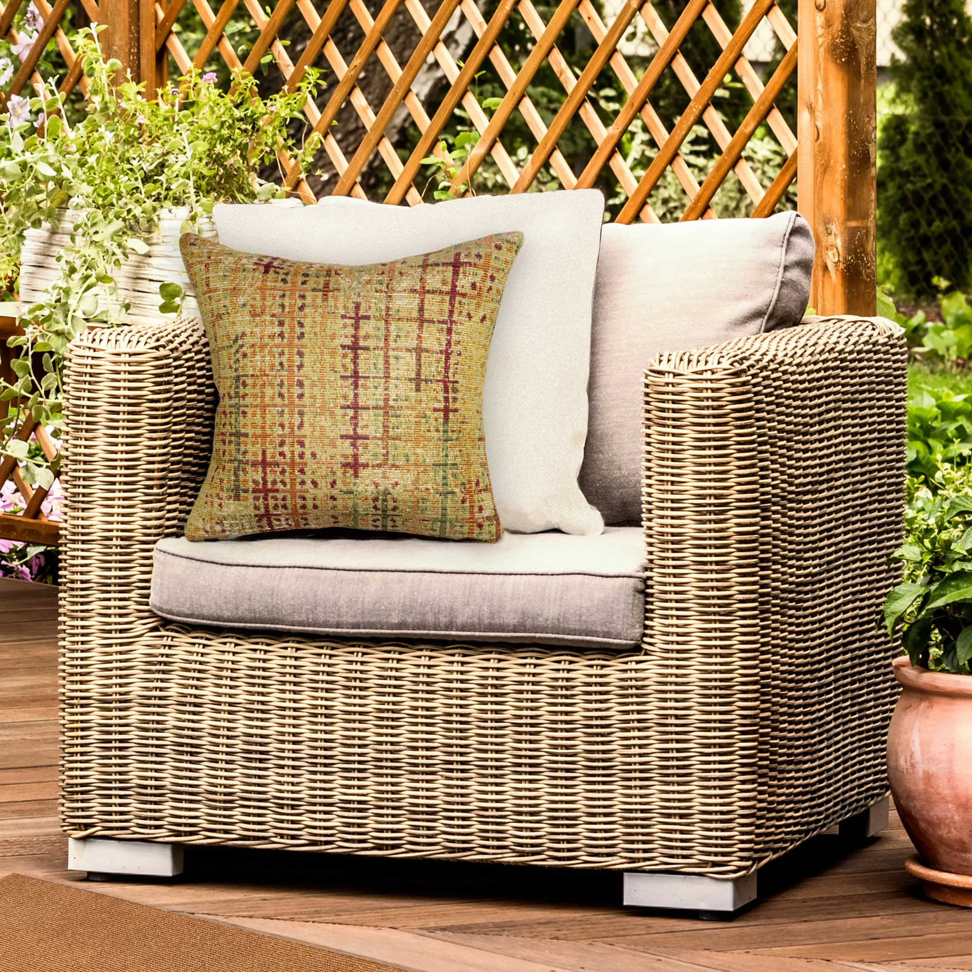 Lush Decor MARINA Crosshatch Power Loomed Poly Blend Indoor-Outdoor Pillow - Home Decorative Cushion, Couch Cushion Support, Contemporary Home Decor, All-Season Use, Sienna, Patio/Deck Chair Use