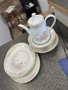 Collectible Flower Plates and Cups, China