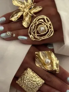 4 Pcs Golden Color Flower Geometric Statement Multi Ring Stackable Rings Set for Women Swirl Design Chunky Ring Spring Summer Boho Style Rings Jewelry