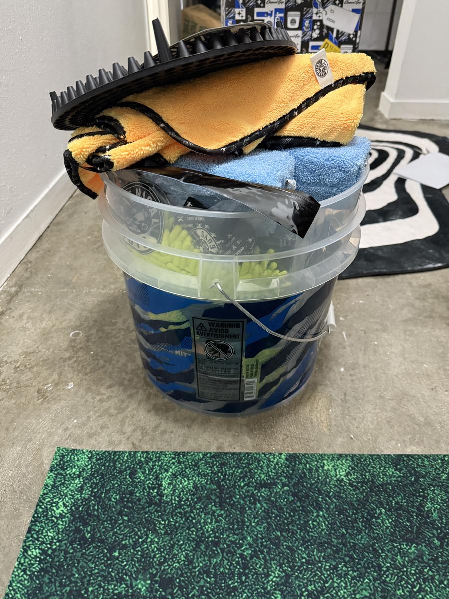 Item: Exclusive 15pcs Arsenal Car Wash Kit