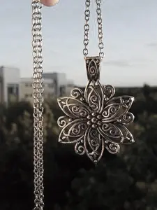 Vintage Hollow Out Lotus Design Pendant Necklace, Boho Style Necklace for Women & Men, Fashion Jewelry for Party, Daily Decor, Trendy All-match & Exquisite Jewelry for Birthday Gift, Modern Versatile Accessories