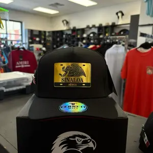 Gorra Negra con Placa Dorada México Names Sinaloa, Nayarit, Jalisco, Guanajuato, Michoacán, Chihuahua Mexico Black Hat with Gold License Plate Design