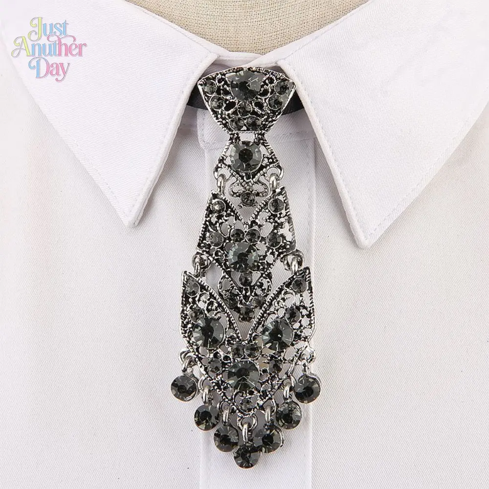 Vintage Crystal Necktie Brooch, Unisex Rhinestone Metal Tie, Ornate Gemstone Neck Accessory for Wedding, Banquet & Formal Events