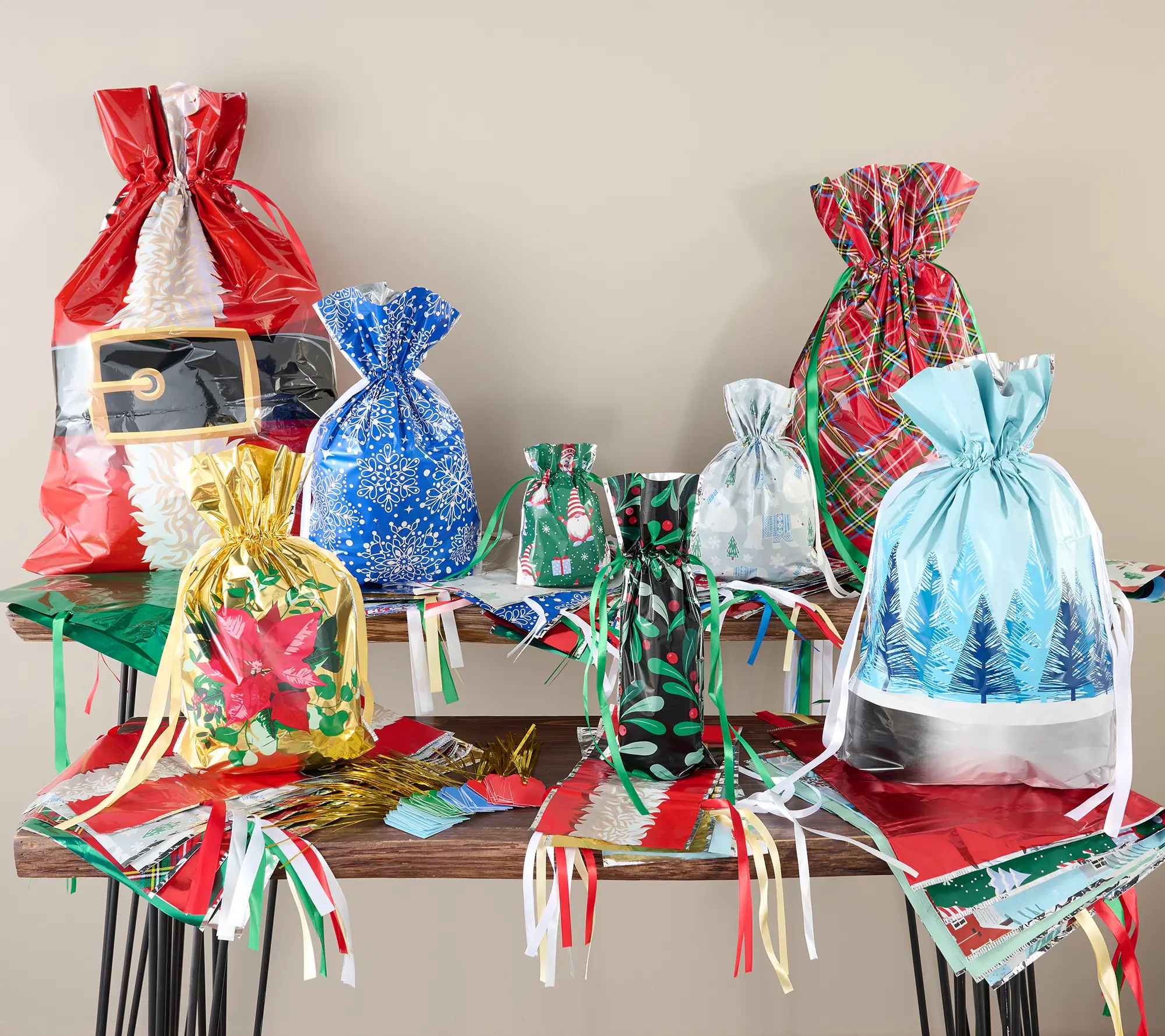 Kringle Express 100-piece Gift Bags & Tags Set