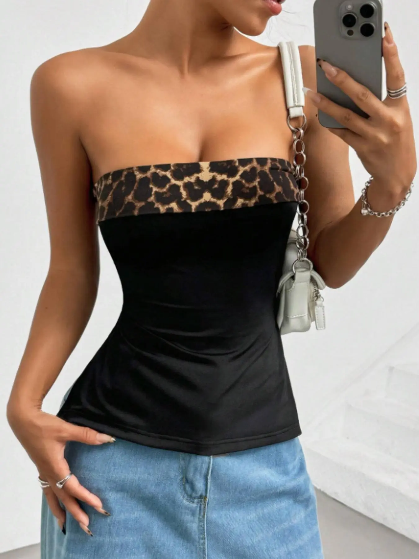 New Elegant Sexy High-Quality Casual Fitted Women's Halter Top Shoulderless Vest, Stylish Backless Design, Perfect for Parties and Events Sleeveless