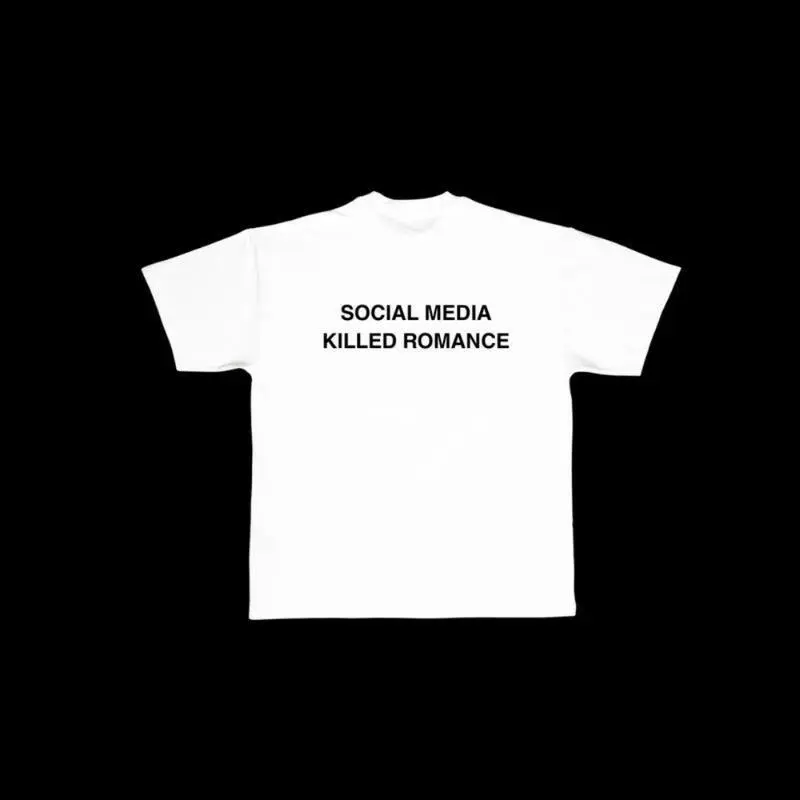 Men's "Social Media Killed Romance" Graphic T-Shirt, Vintage Style  Shortsleeve Round Neck Casual Top for Daily Wear
