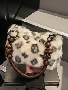 Niche  plush texture Joker leisure exquisite shoulder bag, retro  handbag, atmosphere plush shoulder bag, personalized daily Joker exquisite shoulder bag, suitable for daily travel, shopping and dating, Casual Shoulder Bag