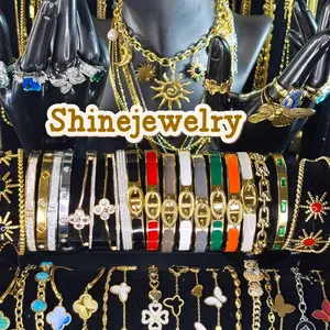 PICK BRACELETS ON LIVE