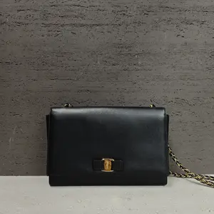 Pre-owned SALVATORE FERRAGAMO Leather Shoulder Bags 7.8'' R2849 Shoulder Bag C14305870024 0516 T3 Rina