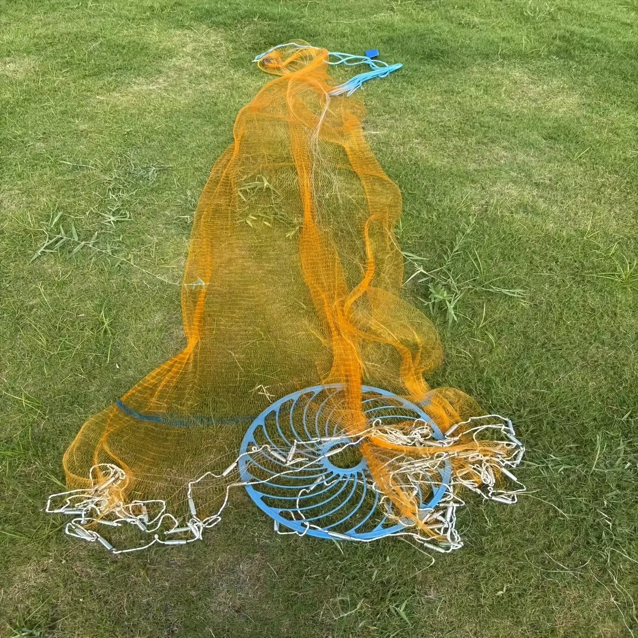 10FT Outdoor Hand-Thrown Fishing Net - Heavy Iron Weights, Golden Color, Freshwater & Seawater Fishing Equipment for Shrimp/Crab, Includes Flying Disc, Ideal Gift, Includes Disc, Equipped With Heavy Iron Weights, Essential Tool For Fishermen Fishing Acces