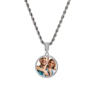 Creative customized photo necklace, personalized round photo necklace for men and women, Christmas gift for men and women