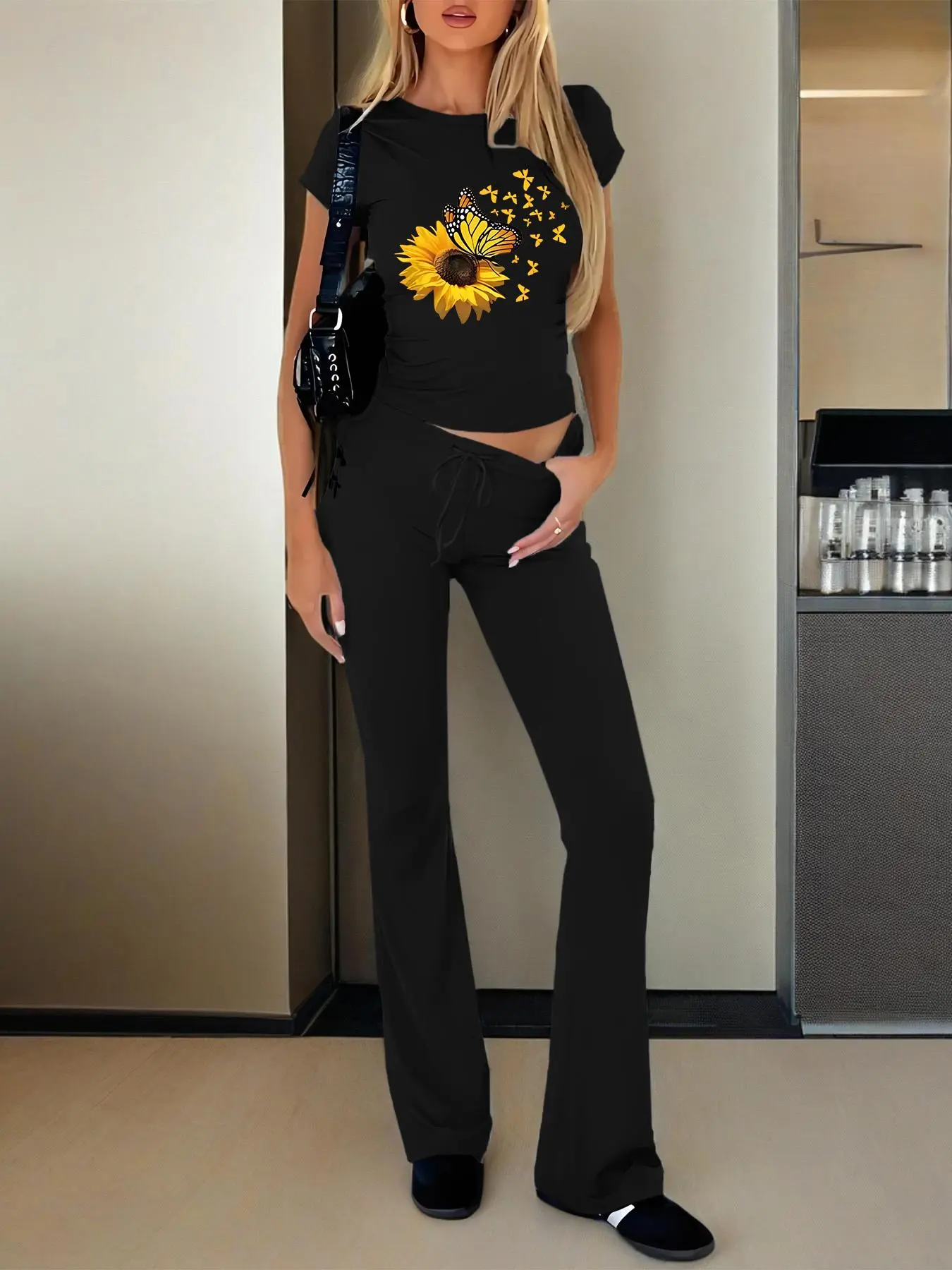 Two-Piece Set Women's Sunflower & Butterfly Print Crop Tee & Flare Leg Pants, Casual Fashion Cozy Round Neck Short Sleeve T-shirt & Bell Bottom Trousers for Daily Outdoor Wear, Ladies Clothes for Spring & Fall, Suits,Airport Outfit