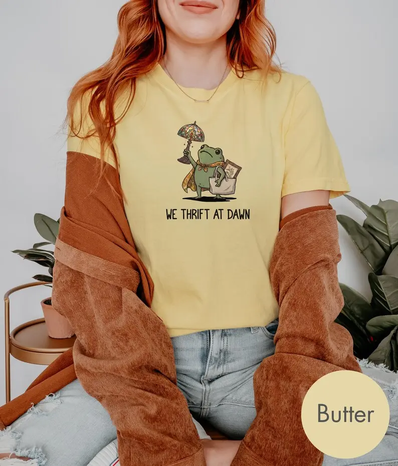 Comfort Colors We Thrift At Dawn Shirt - Funny Frog Meme Thrifting Tee, Retro Vintage Collector Gift Top, Cottagecore Frog Heavyweight Cotton Oversized Apparel