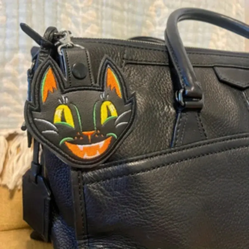 Vintage Halloween Scaredy Cat Embroidered Vinyl Keychain, Spooky Holiday Accessory, Perfect Gift for Cats Lovers, Vintage Keychains, Cool Keychains, Key Rings