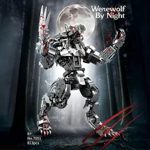Dark Night Werewolf Construction Blocks Set, a fantasy werewolf model with movable joints and a detachable base, a birthday or Halloween gift