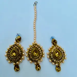 Earrings and Mangtika set