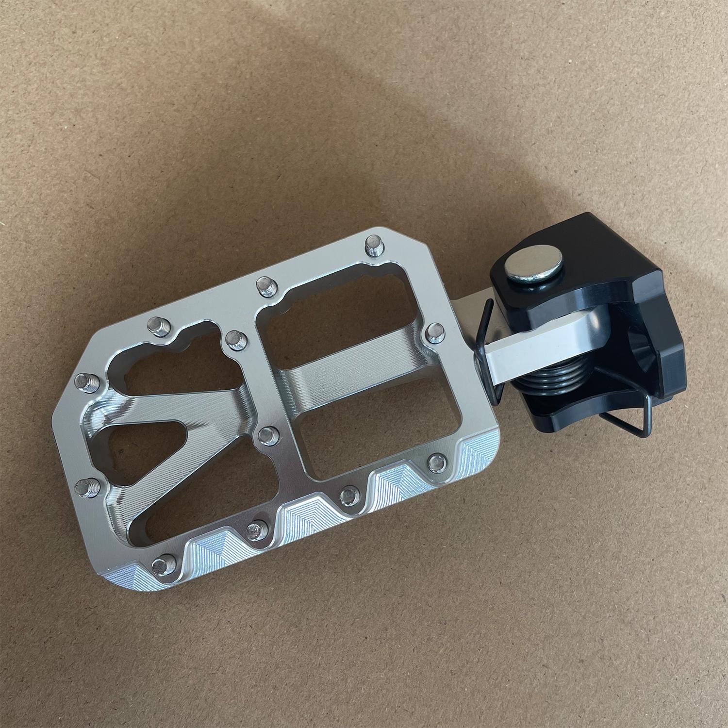 CNC Aluminum Alloy Colored Footrests for Tuttio Soleil01S; Pegs for Strike shadow, for ETM RTR lite, sport; for RIZZLER; for VALTINSU EM5 Pro; for Kooz; for Heybike Villain - Dirt Bike Motorbike Modified Pedals Motorcycle Accessories