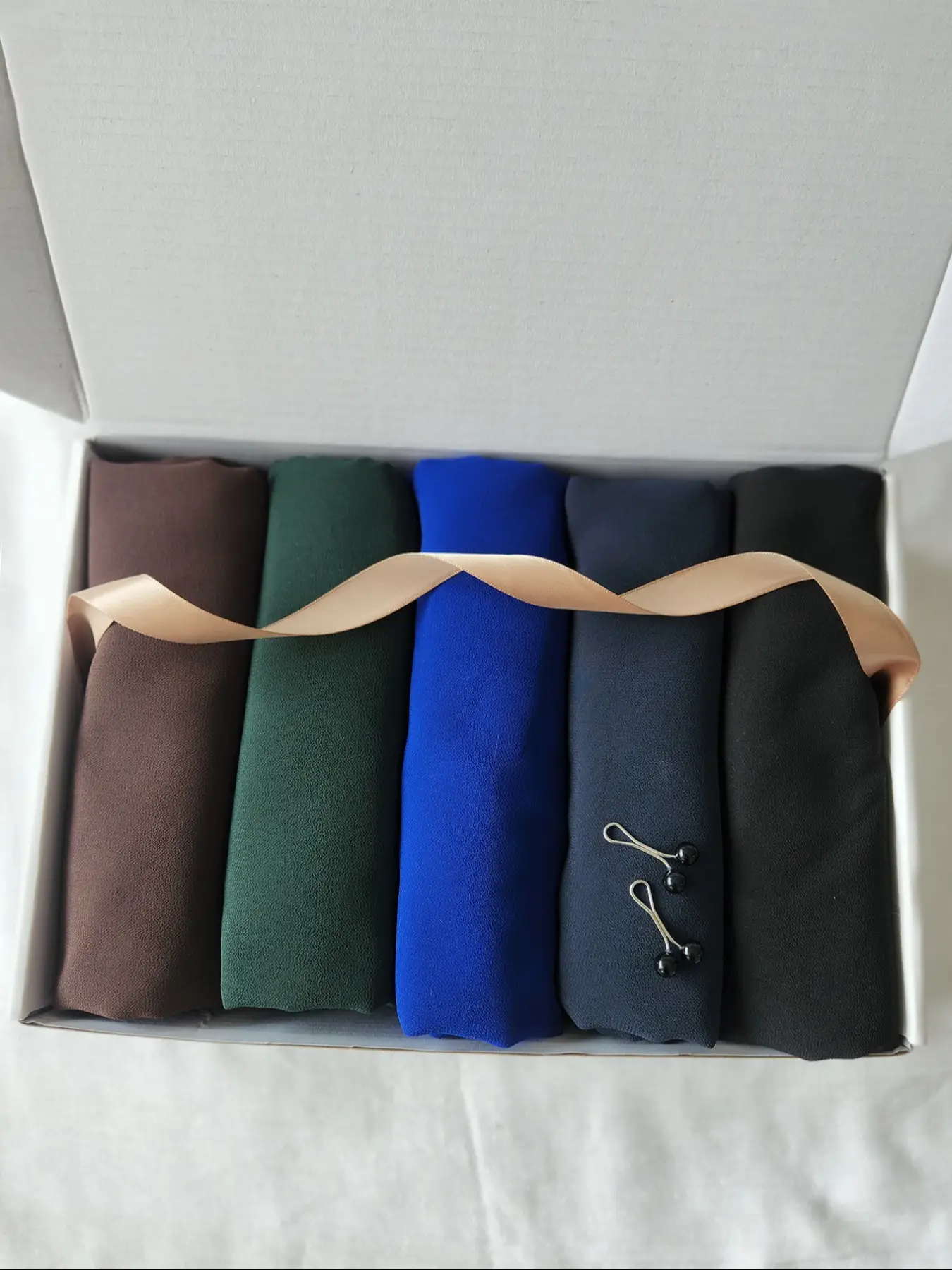 1pc Solid Color Chiffon Scarf Set for Women, Includes 5 Scarves and 2 Hair Clips, Elegant Accessories for Any Occasion