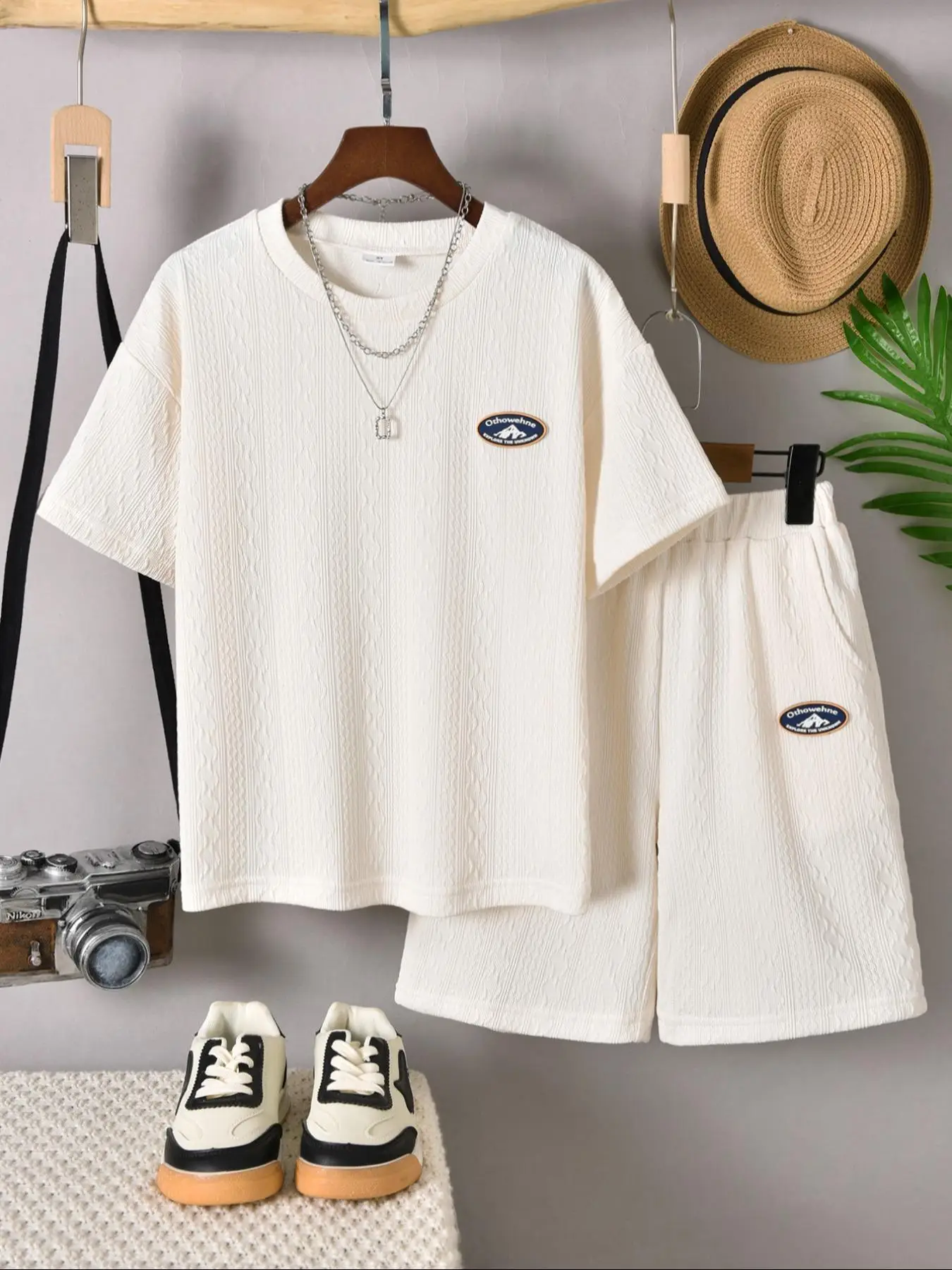 Two-piece Set Boy's Solid Short Sleeve Tee & Shorts Set, Casual Round Neck T-shirt & Shorts for Summer, Kids Clothes for Daily Wear