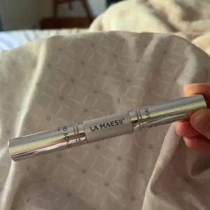 La Maesii 2-in-1 Lash Bond and Seal, Strong Hold Eyelash Adhesive for DIY Home Application, 10ml, La Maesii Lash Bond And Seal, Cosmetic, Lash Cluster
