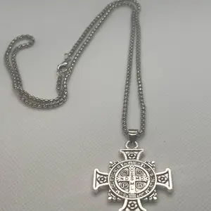 Colgante personalizado de acero  con la etiqueta de San Benito , joyería de acero inoxidable para hombre.
