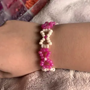 Bow beaded bracelet
