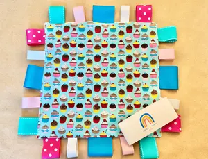 Little Cupcake : Tag Blanket
