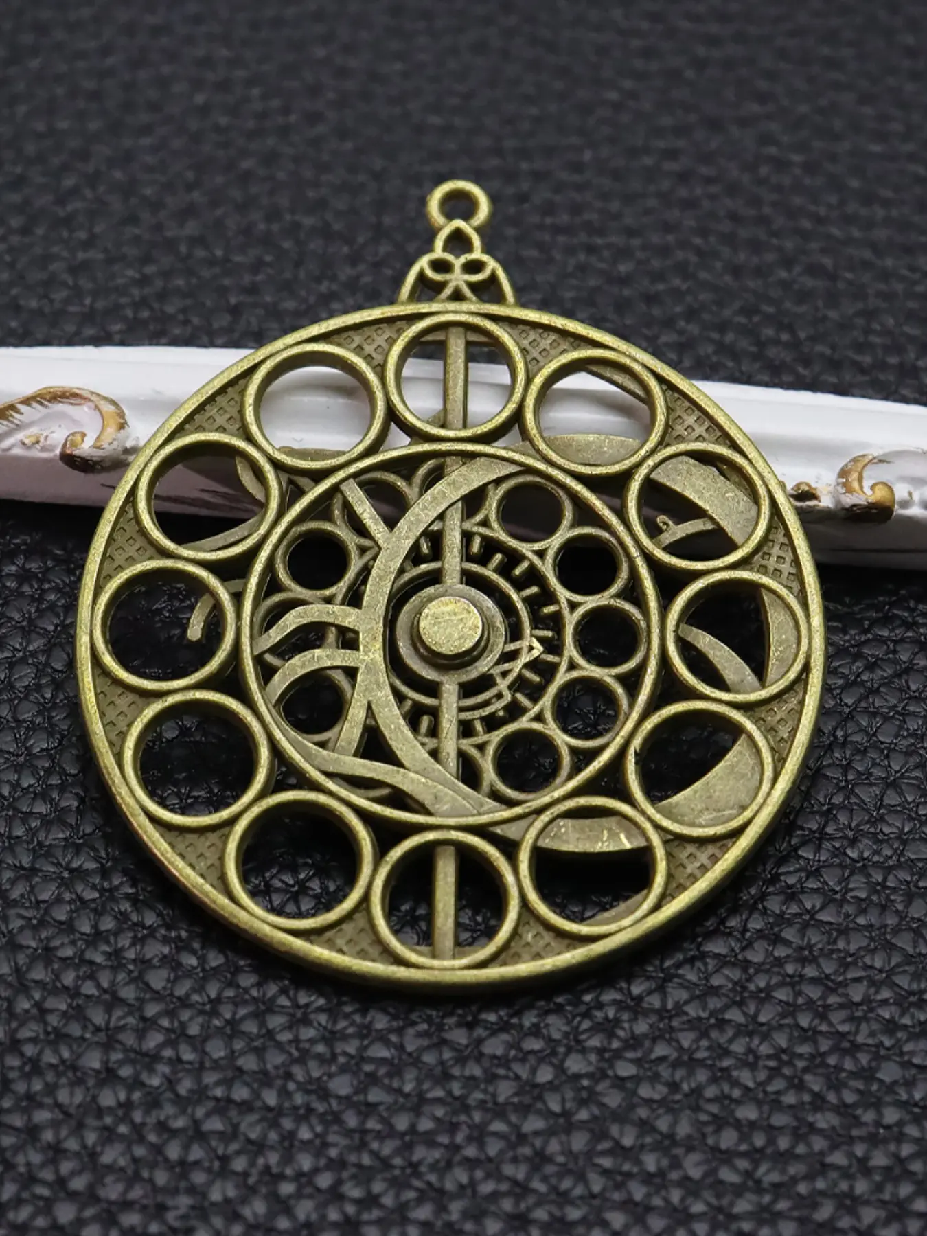 2pcs Vintage Steampunk Clock Gear Pendant Charms Hollow Out Wheel Compass Design DIY Jewelry Making Accessories