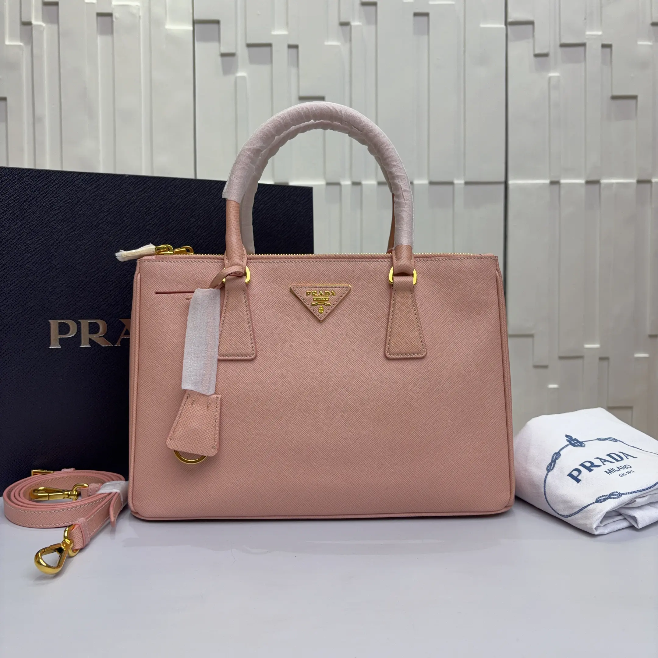 Pre-owned PRADA Leather Shoulder Bags 11.81'' R2659 Shoulder Bag C13343238011 0317 T1 Chloe