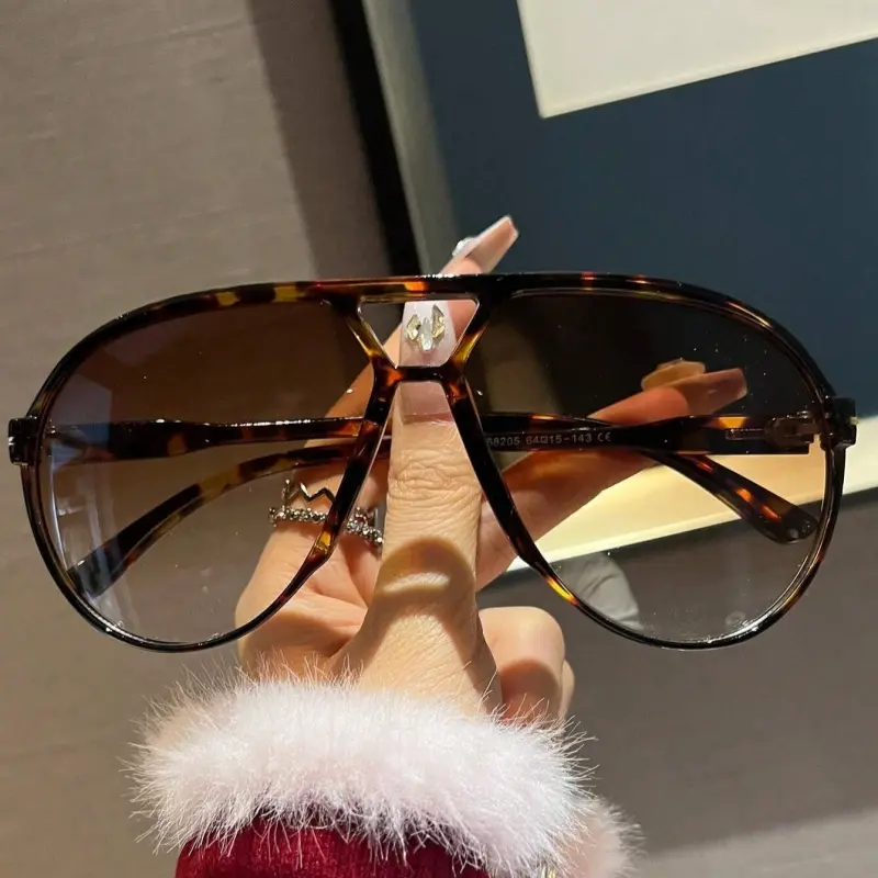 1pc Double Bridge Oversized Retro Glasses - Women display picture 1