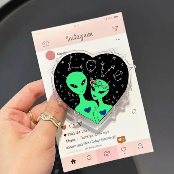 Alien Couple Heart MagSafe Phone Grip, Out of This World Love Griptok, Starry Sky Alien Phone Stand, Galactic Romance Accessory, Cute Sci-Fi Couple Gift, Alien Love Heart Phone Holder