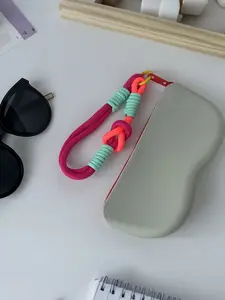 Waterproof Silicone Eyewear Case, Includes Cloth, Strap, Zipper, Portable Sunglasses Holder, Lightweight, Perfect Gift for Travel, Beach, Holidays