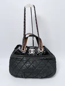 Pre-owned CHANEL Black Shoulder Bags Quilted Iridescent Calfskin Large "In The Mix" Tote Bag Shoulder Handbag JA480CC