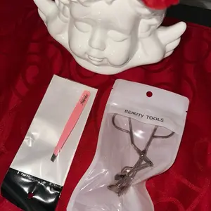 Eyelash curler