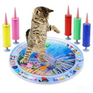 Air pump and interactive water-sensing cat play mat, indoor cat entertainment PVC mat, splash-proof cat kicking toy, with floating fish design, can be used with tap water.