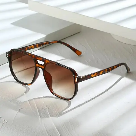 Unisex Casual Square Frame Sunglasses, Fashionable Geometric Design, Retro Jelly Color Lenses, All Seasons, Trendy Styling Sunglasses, Trendy Casual Sunglasses