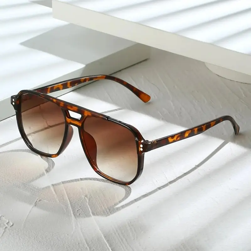 Unisex Casual Square Frame Sunglasses, Fashionable Geometric Design, Retro Jelly Color Lenses, All Seasons, Trendy Styling Sunglasses, Trendy Casual Sunglasses