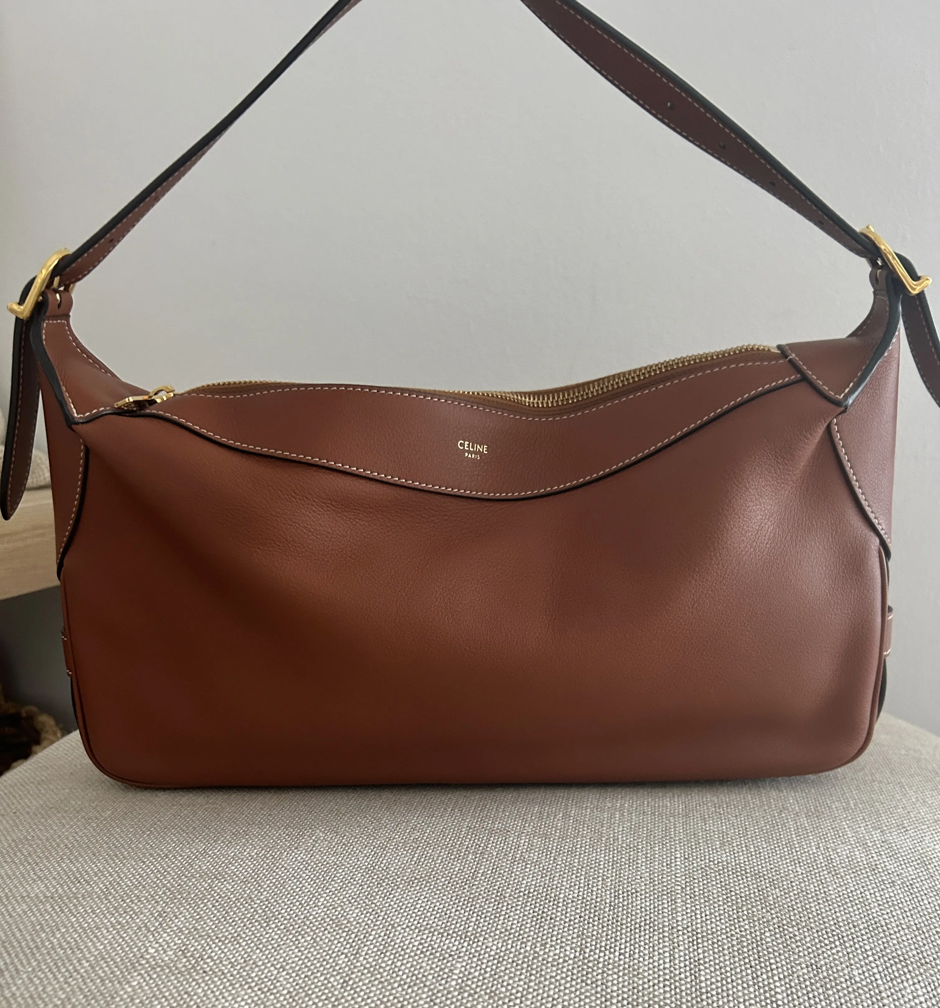 Pre-owned Calfskin leather Shoulder Bags Celine Romy Medium in Calfskin Tan Shoulder