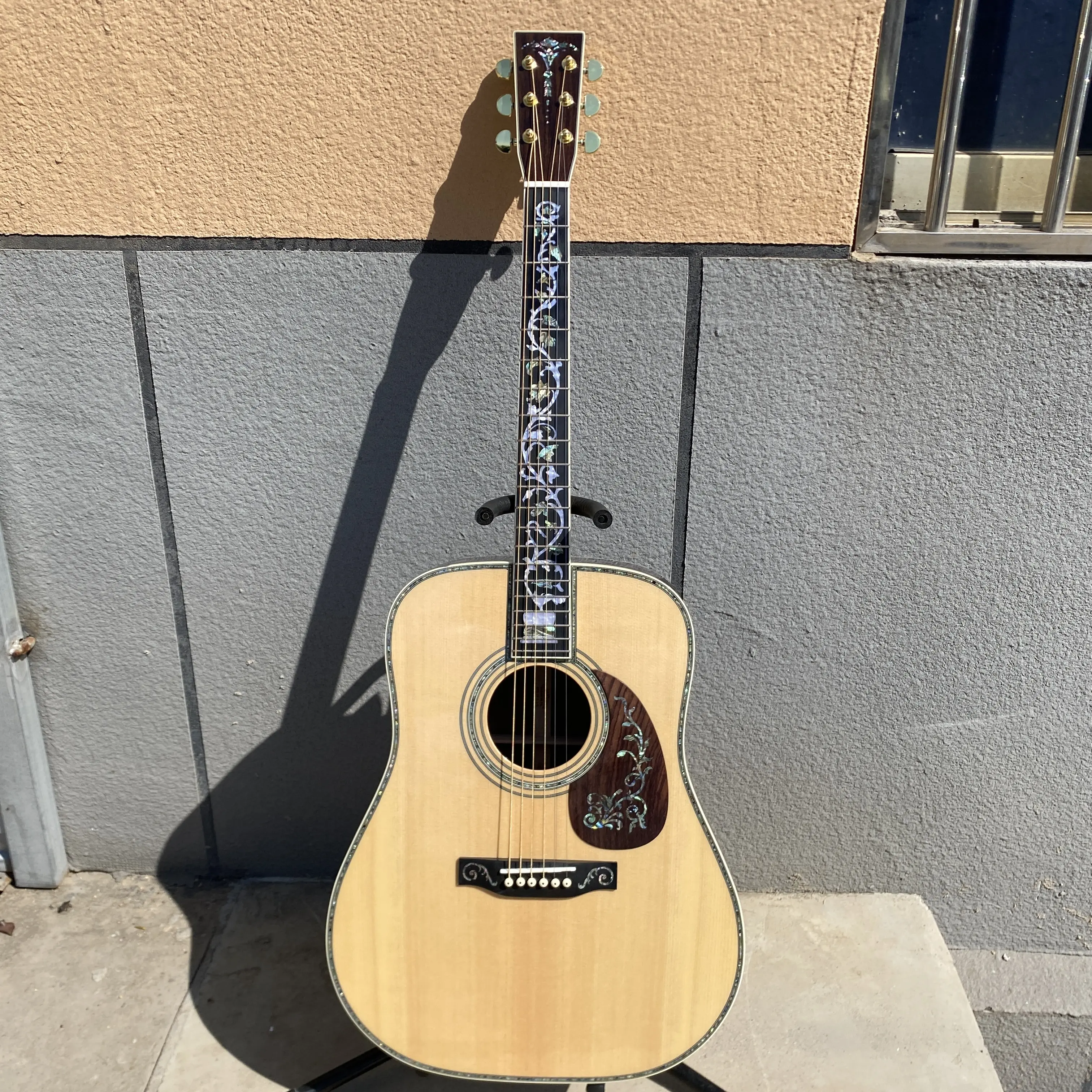 D45 Acoustic Guitar - Solid Spruce Top - 20 frets - 6 strings - Semi-Hollow Body