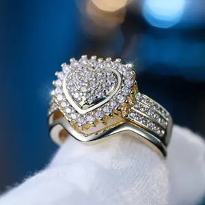 Set of 1 gold plated heart shaped ring with Cubic Zirconia and claws in classic palace style for women, wedding jewelry, bridesmaid gift, gift for wife/daughter on Valentine's Day