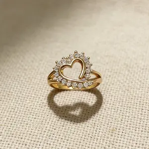 Light luxury sweet and cool style hollow-out heart ring. The surface of the ring is made of shiny gold metal, inlaid with sparkling synthetic zircon. It is a light luxury everyday women's ring, a romantic declaration ring, and a unique heart-shaped ring.