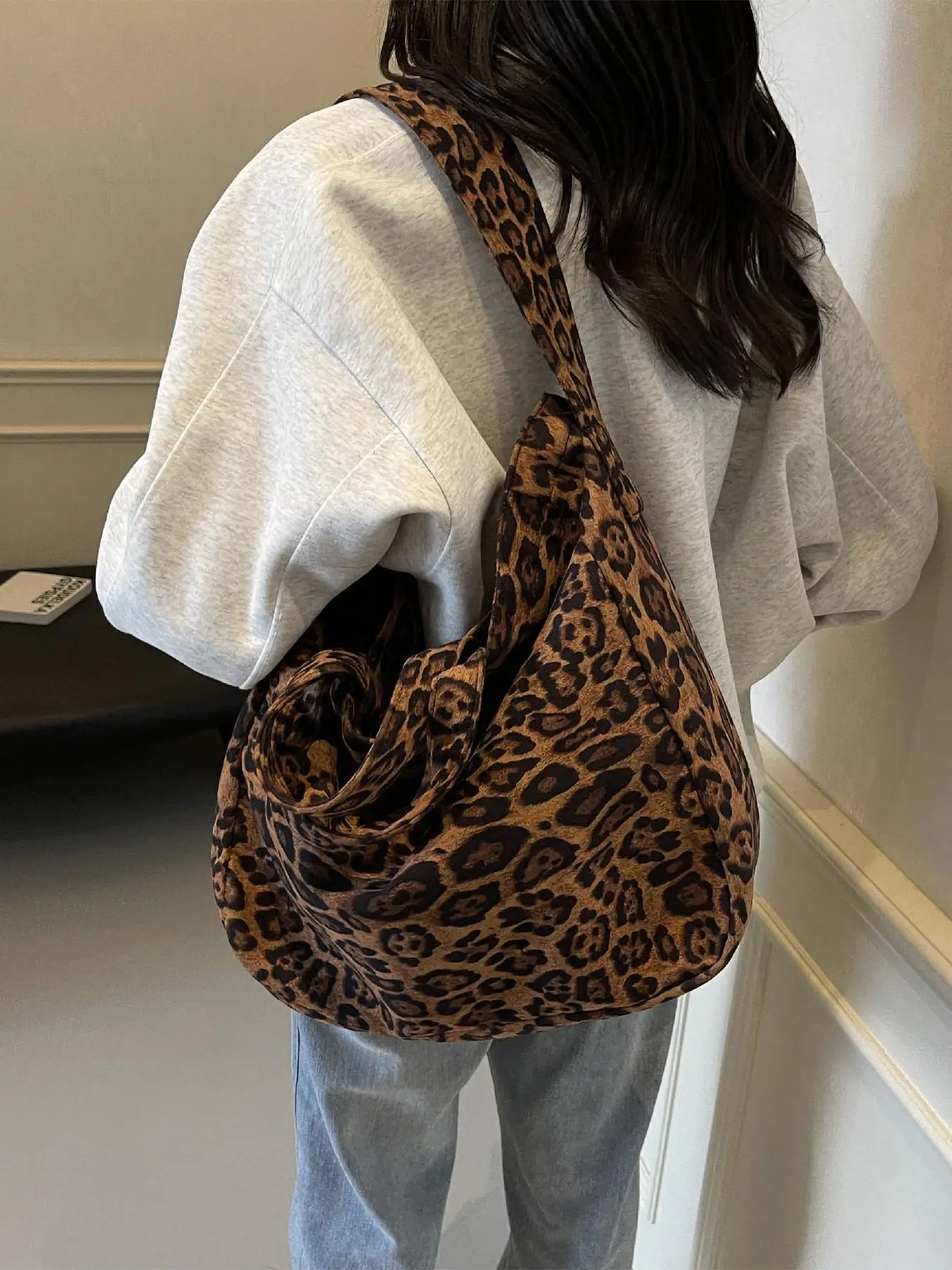 Women's Fashion Leopard Pattern Tote Bag, Casual Large Capacity Shoulder Bag for Daily Life, Trendy All-match Handbag for Commuters and Students