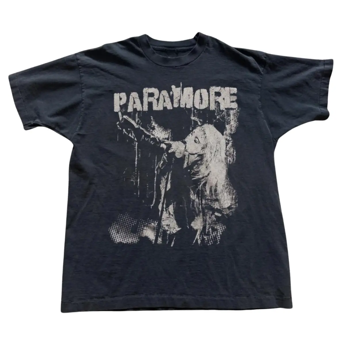 Gildan Men's and Women's T-shirt, Vintage Style Paramore Graphic Tee, Unisex Casual Top, Alternative Rock Band Shirt, Emo Pop Punk Music T-Shirt, Retro Y2K Aesthetic Apparel, Vintage Band Merchandise Style, Music Lover Gift, Trendy Graphic Tee