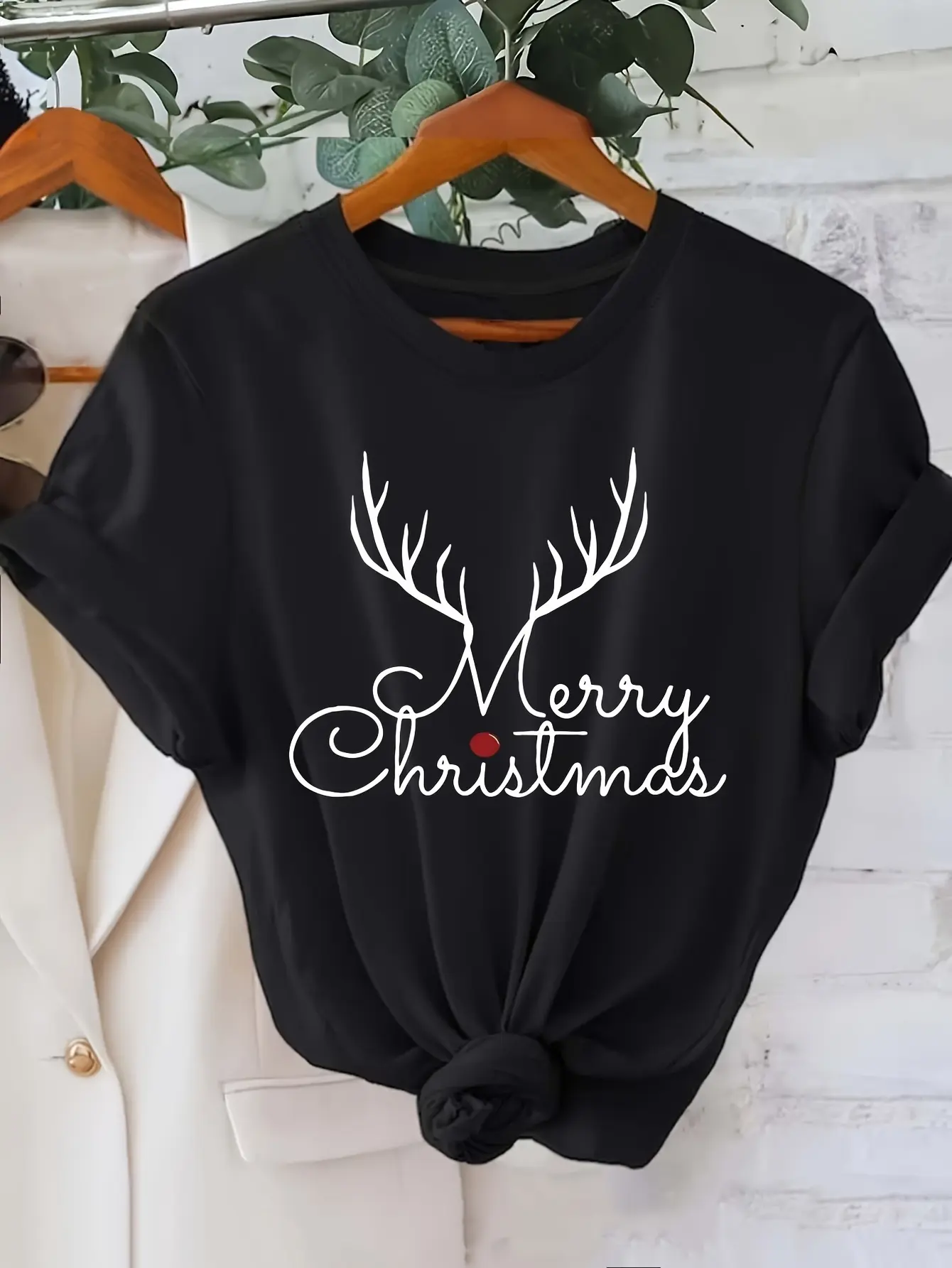 Christmas-Themed Women'S Shirt - Comfortable Daily Party Top Featuring 'Merry Christmas' - Black Holiday T-Shirt That Is Machine Washable - Casual Round Neck Wear Suitable for Any Season