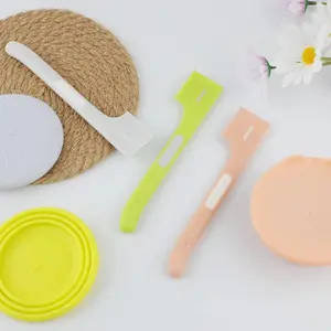 3 cat canned food preservation lids and 3 dog food mixing spoons, pet feeding spoons